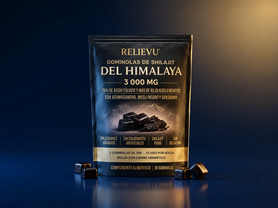 Bolsita Relievu de gominolas shilajit del Himalaya sobre un fondo azul medianoche y dorado
