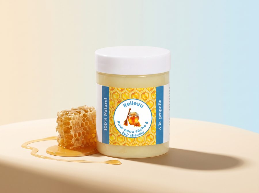 Jar of Relievu Propolis Soothing Cream on a gradient background
