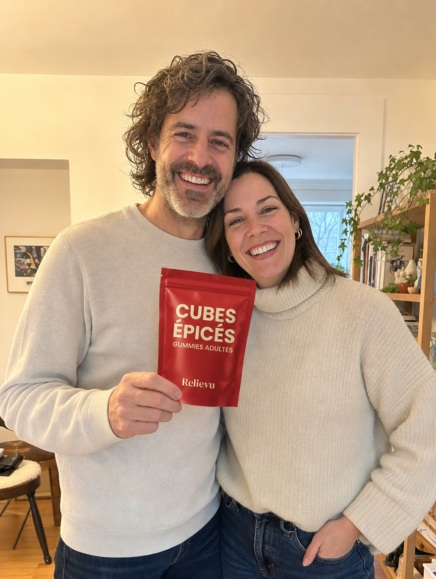 Couple complice avec le sachet