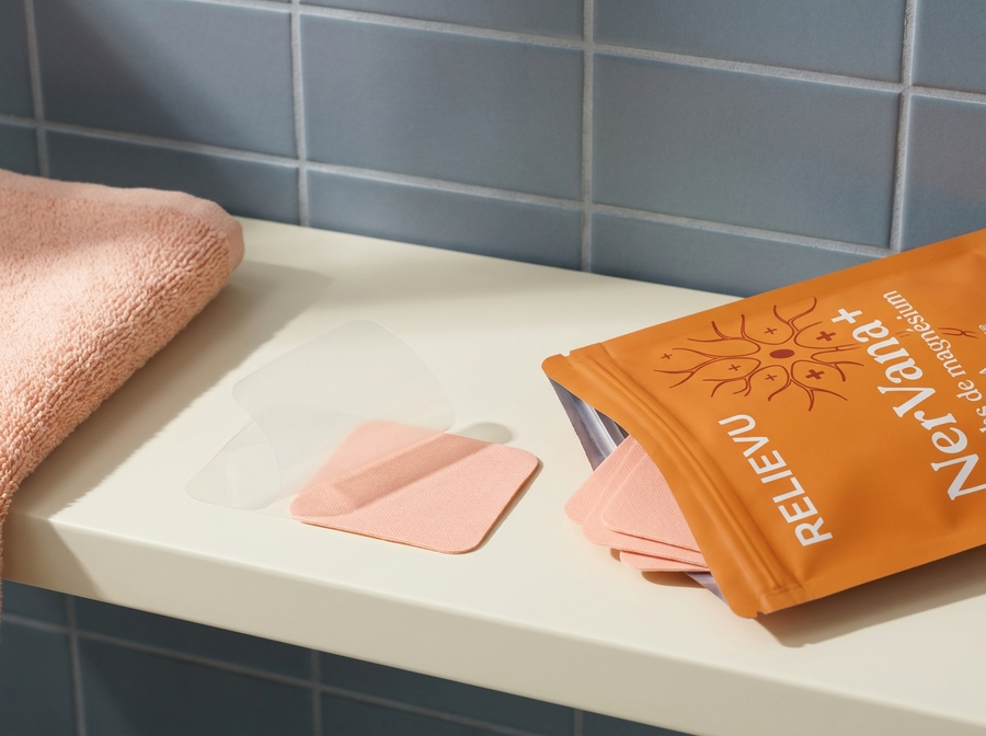 Patch carré rose pêche Relievu NerVana+ et son sachet refermable